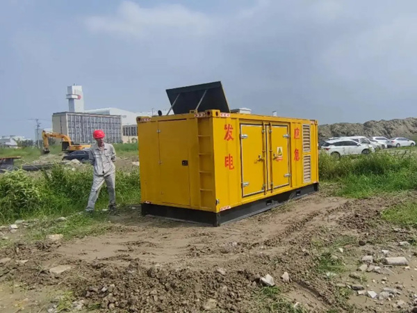 龙马潭200KW柴油发电机机组每小时的油耗量受哪些因素影响？