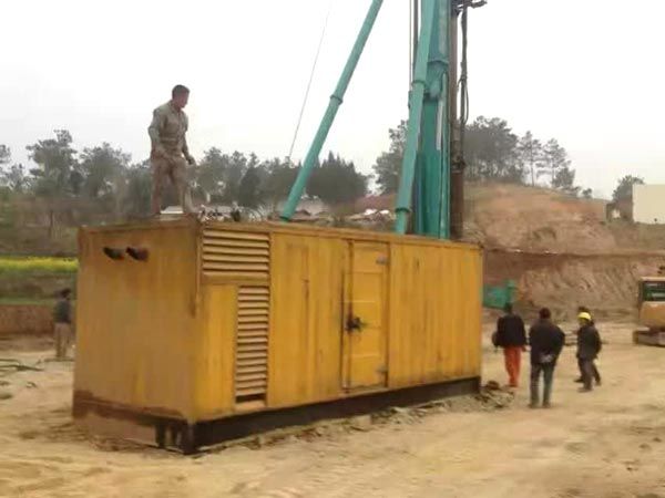 龙马潭如何判断水冷式机油散热器密封件是否需要更换？